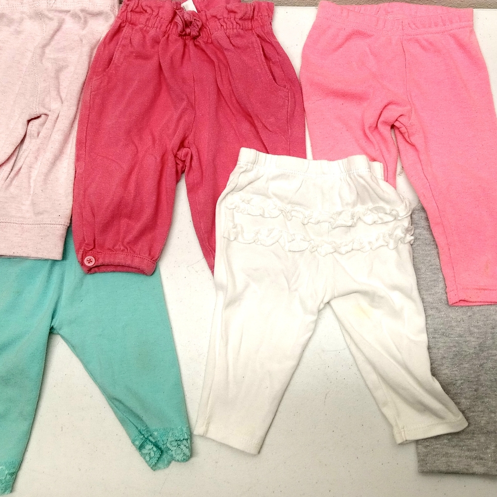 Bundle of 0-3 infant bottoms